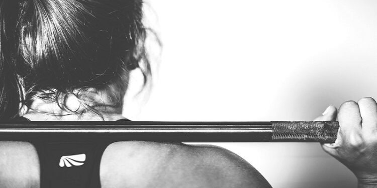 7 beneficios de entrenar la fuerza física en mujeres